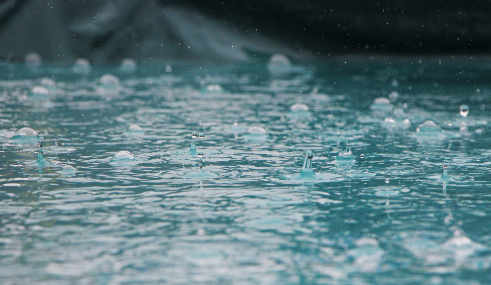 常に新鮮な雨水を貯める、家庭用の雨水タンク